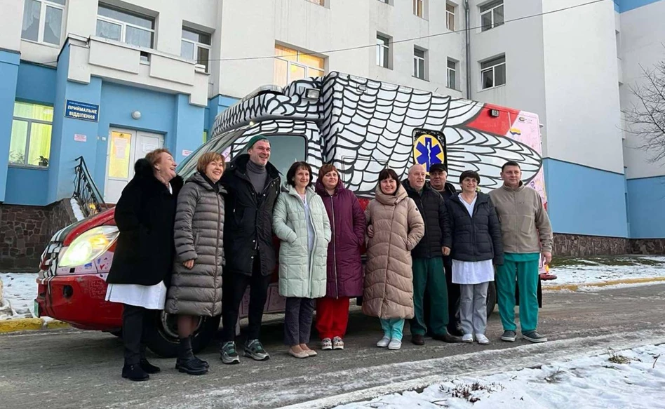 Painting an ambulance for Ukraine